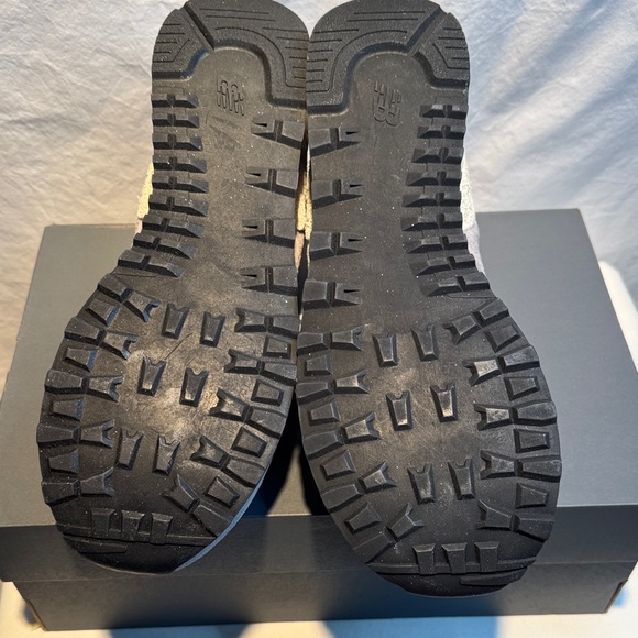 New Balance 574 Gray and Navy Sneakers Unisex - Picture 5 of 9